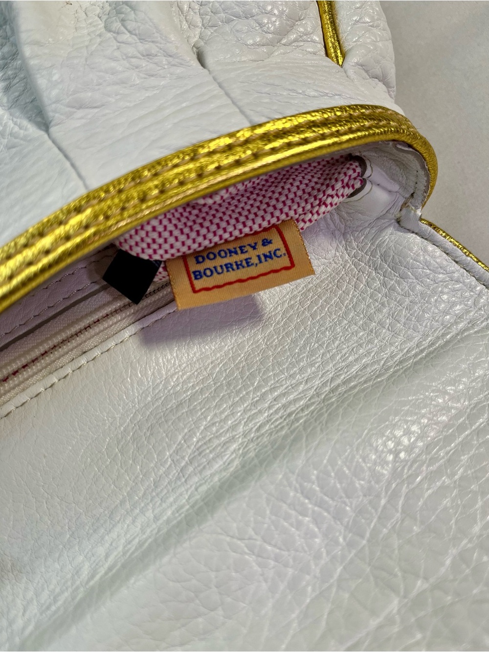 RARE Vintage White Dooney & Bourke Hayden Clutch Purse Pebbled Leather Gold Lion - Picture 11 of 12